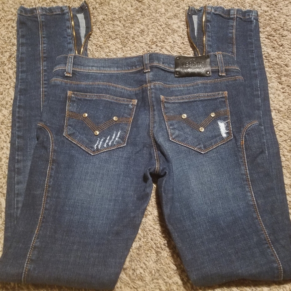 Versace verus jeans